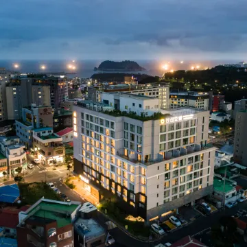 Shin Shin Hotel Cheonjiyean Отели рядом с достопримечательностью «Водопад Вонан»