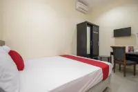RedDoorz @ Meruya 2 Các khách sạn ở Karang Tengah
