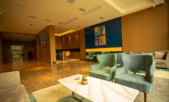 Ldyllic Holiday Inn Hotel