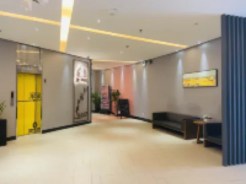 Foster Hotel (Shanghai Baoshan Road Subway Station)