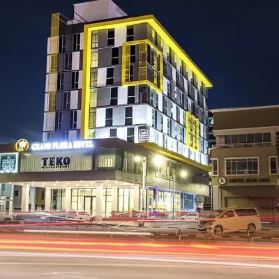 Grand Flora Hotel Hotels near The Huskitory