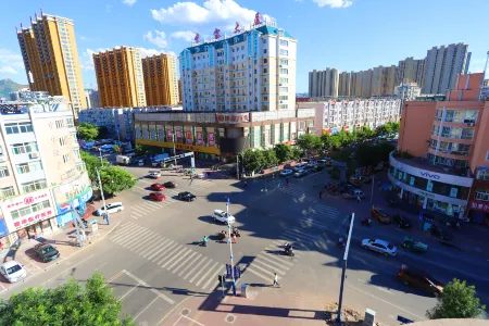 Huifeng Business Hotel (Lingyuan Yipzu) Отели в г. Линюань