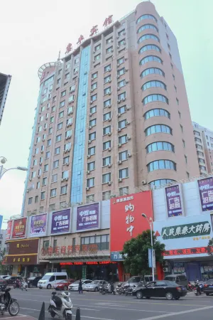 Huifeng Business Hotel (Lingyuan East Street) Отели в г. Линюань