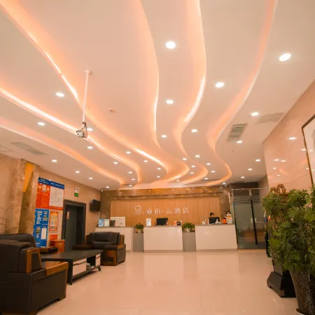 Home Inn Baiyun Hotel (Korla Jiaotong West Road Food Court)
