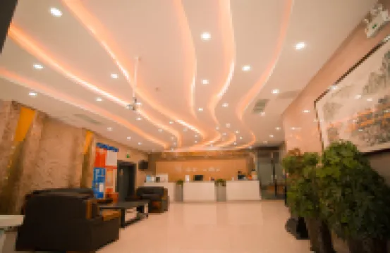 Home Inn Baiyun Hotel (Korla Jiaotong West Road Food Court)