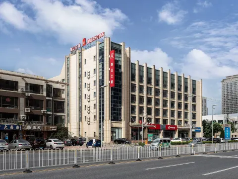 ジンジャン イン（大連開発区金馬路ライトレールバス停）