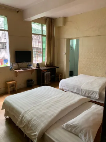 Jinping Zhonghou Hotel