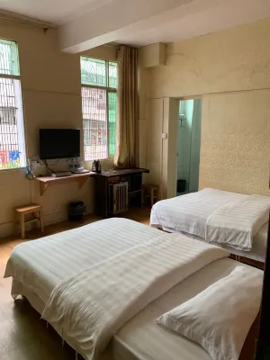 Jinping Zhonghou Hotel