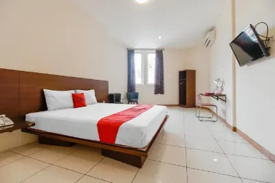 RedDoorz Plus @ Karebosi Area 2 Makassar Hotels in Makassar