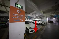 C+ Hotel (Jiangmen Pengjiang Wanda Plaza) - Parkplatz