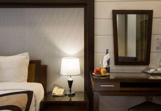 Gloria Residences Ion DelemenOver view