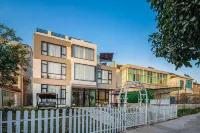 Floral Hotel ·  Zhangjiagang Qixi Homestay Отели рядом с достопримечательностью «Экологический сад озера Сэньян»