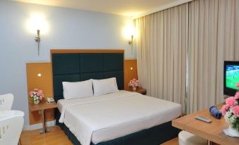 Mayflower Grande Hotel