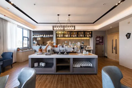 Yitai Hotel Отели рядом с достопримечательностью «Kunming University»