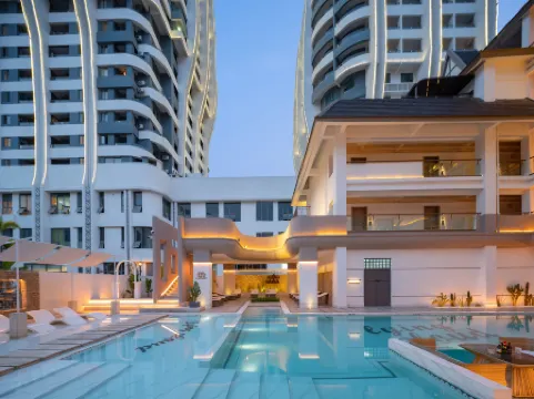 西双版納傣族自治州景洪雲頂リゾートホテル（告莊星光ナイトマーケット）