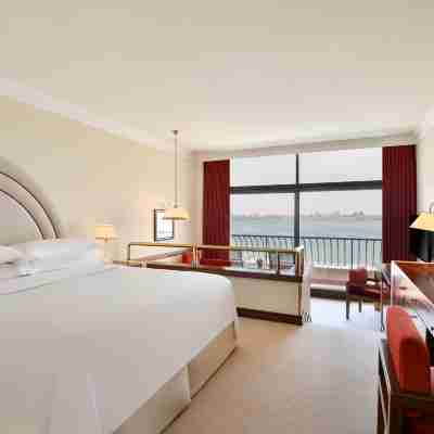Sheraton Grand Doha Resort & Convention Hotel Rooms