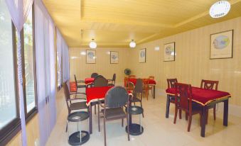 Fenghuangxi Holiday Hotel