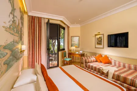 Donna Laura Palace by Omnia Hotels Отели рядом с достопримечательностью «Via Don Carlo Gnocchi»