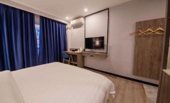 7 Days Premium (Guangzhou University of Chinese Medicine Sanyuanli Subway Station)