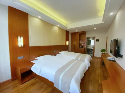 Huadeng Chushang Hotel