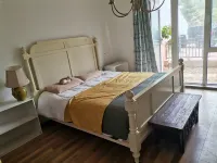 Badaling Peacock City Hill Villas