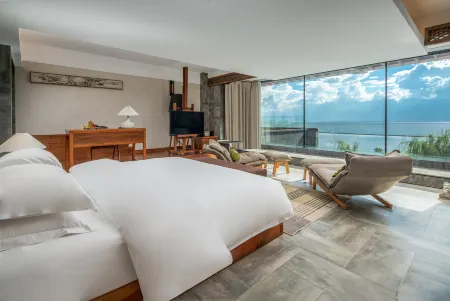 Puyue Lake-view Holiday Hotel