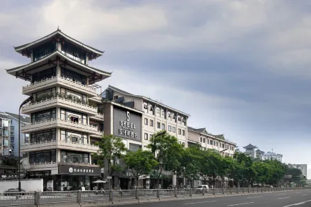 SFEEL Designer Hotel (Chengdu Yipin Tianxia Tea Shop Subway Station Branch) Отели рядом с достопримечательностью «Chengfei Campus， Chengdu University of Technology»