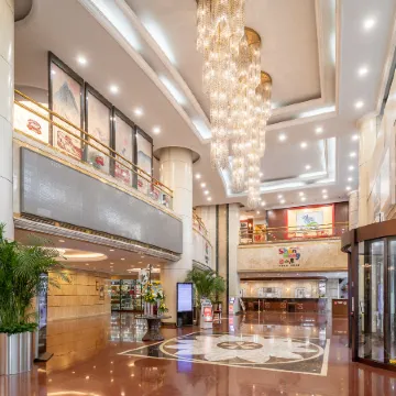 Liangyou Fulin Hotel (Jinan Quancheng Square Daming Lake Branch) Отели рядом с достопримечательностью «Источник Heihu»
