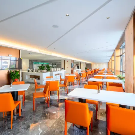 Four Seasons Hotel (Baise Dream Island Shopping Plaza)
