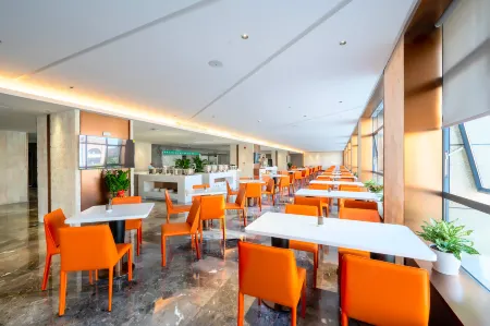 Four Seasons Hotel (Baise Dream Island Shopping Plaza)