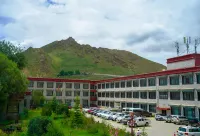 Shiga Yangcha Grand Hotel Hotel di Shigatse