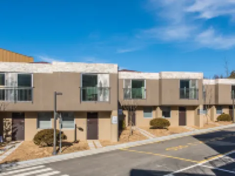 รามาดา โฮเทลแอนด์สวีทส์ บายวินด์แฮม คังวอน พยองชาง โรงแรมในพย็องชัง