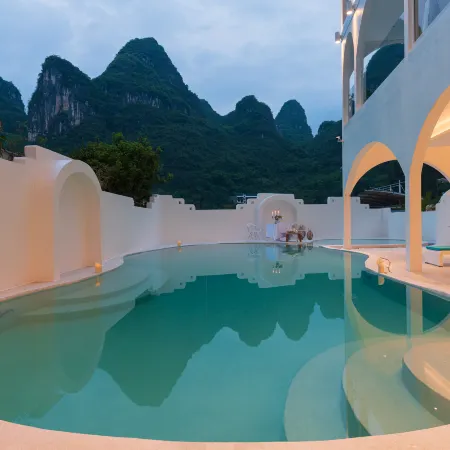 Yangshuo MINOS Hote/ Catton Castle Hotel (Yulong River Ten-Mile Gallery)