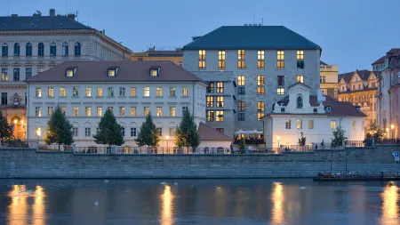 Four Seasons Hotel Prague Отели рядом с достопримечательностью «Don Giovanni Puppet Theater»