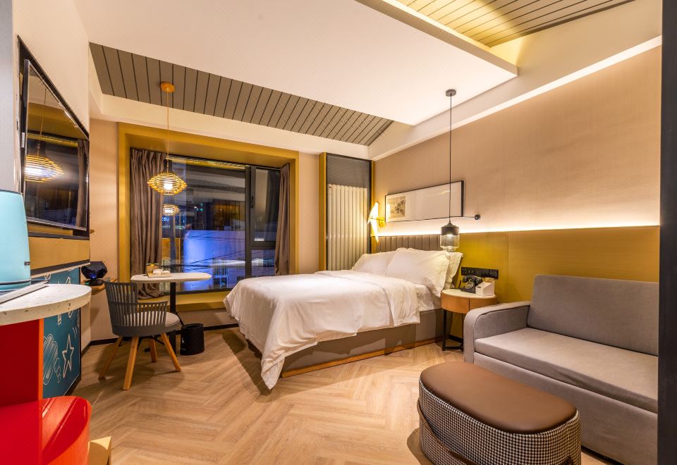 위에수 징잔 호텔의 깔끔하게 정돈된 객실 내부