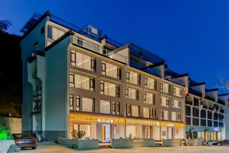 Locomotive Mountain B&B (South Gate of Huangshan Scenic Area) Отели рядом с достопримечательностью «Huangshan Geological Museum»