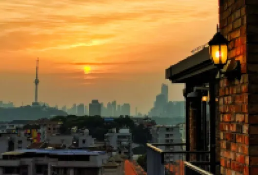 โรงแรมรีจอยซ์ บาย อาร์ไกล์ (สาขา หอคอยนกกระเรียนเหลือง และ ถนนถันหัวหลิน อู่ฮั่น) โรงแรมใน