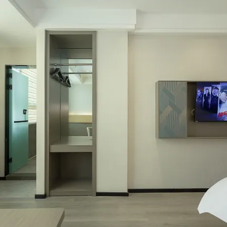 Yutian Light Luxury Hotel