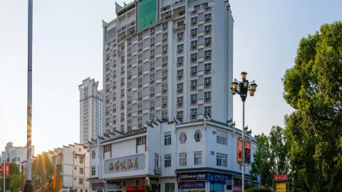 Mingzhu Hotel in Тайнин
