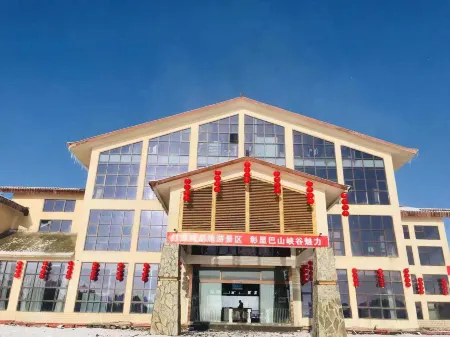 Luopanding Ski Resort Hotel Отели рядом с достопримечательностью «Bashan Grand Canyon Luopan Peak»