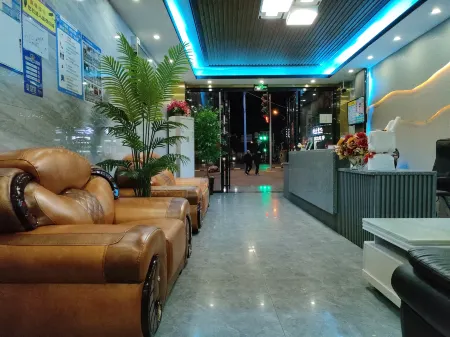 Yate Hotel (Liucheng People's Hospital) Отели рядом с достопримечательностью «Hongma Mountain»