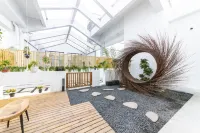 閑庭小築酒店（樂山高鐵站世豪廣場店） 鄰近西岸第一城小區運動場的酒店