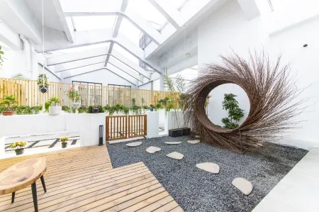 Xianting Xiaozhu Hotel (Leshan High speed Railway Station Shihao Square Branch)