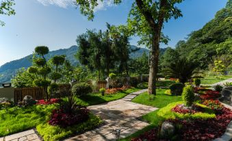 Qingcheng Mountain Wuchen One-night Forest Hot Spring Hotel