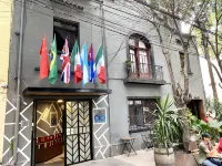 Roomies Hostel Parque México فنادق في 