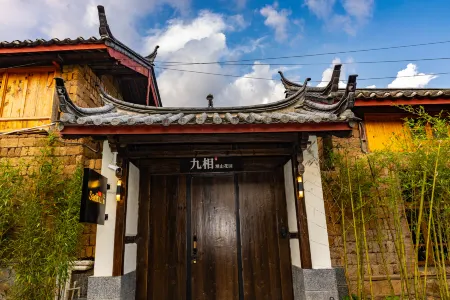 9-PHASE CAFE & INN Отели рядом с достопримечательностью «Blue Moon Valley»