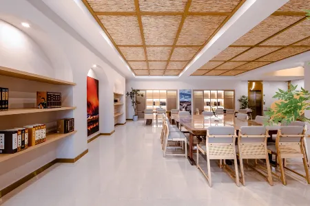 YEMU  HOT  SPRING  HOTEL Отели рядом с достопримечательностью «Seven-color Sea»