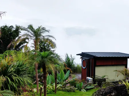 Listen to Ziyun. Yunshang Shiwai Hotel