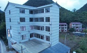 Lingchuan Shanliren Farm Stay