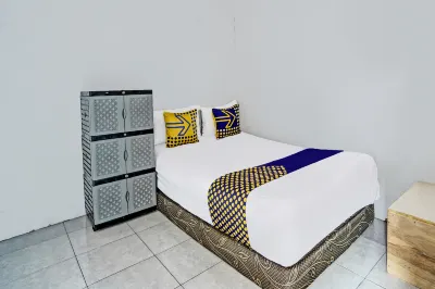 OYO 92086 Fun Guesthouse Syariah โรงแรมในJatirowo